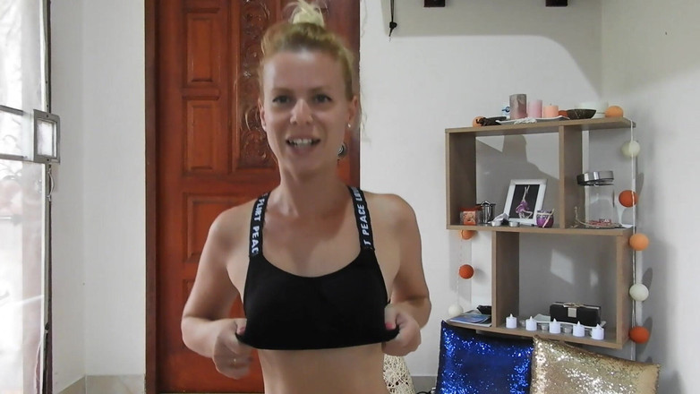 MissAnja_FH: Dehnen, während höschen in der muschi - 2 orgasmen