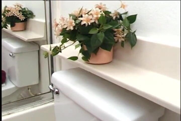 Gays Case: Muskulöser hengst ist auf den toiletten geblasen, während er im...