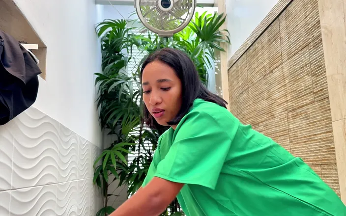Leyne Rodriguez Ts: Four Hands Massage with Happy Ending and a Sexy Shemale!
