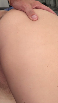 Loira milf com peitos enormes