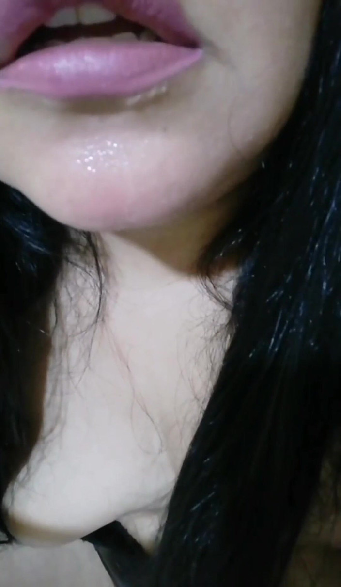 Carla Villalobos: Memenuhi fantasi pengikut yang meminta saya menjadi bosnya dan memberikannya...