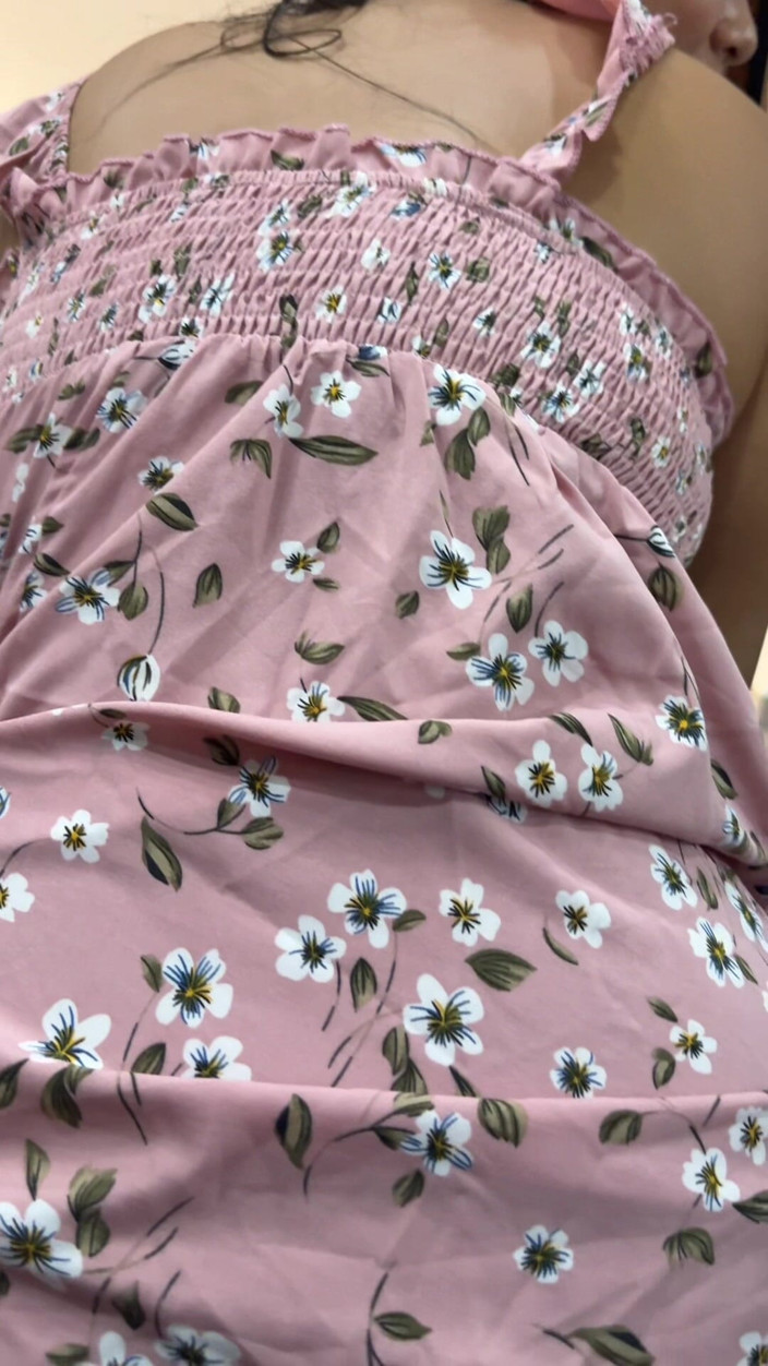 EMY_AND_JONH: Urocza brunetka z pięknymi ustami ssie to smacznie