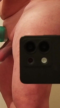 Bombeando bolas y masajeando mi pene