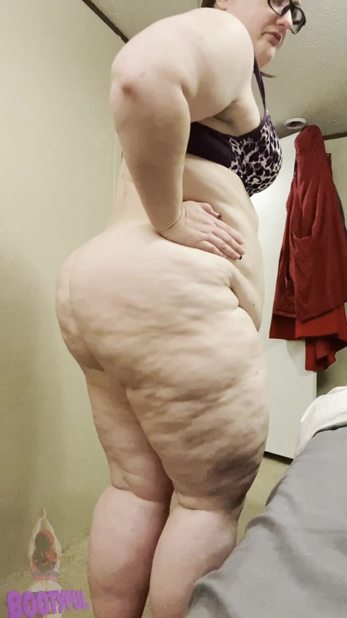 BellaBlast: Přítelkyně prdy: Postříkání, koření a páchnoucí překvapení - 21mis - Bootyful Bella Blast