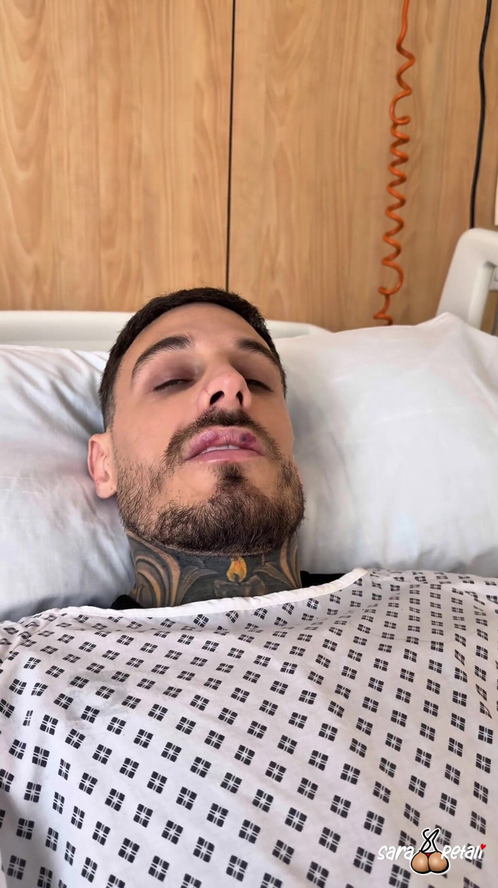 SARA RETALI: Sara Retall Fucks Residenrt in the Hospital (chris Diamond)