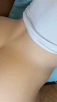 918 La sorellastra culona rimane bloccata a letto - Creampie anale accidentale?