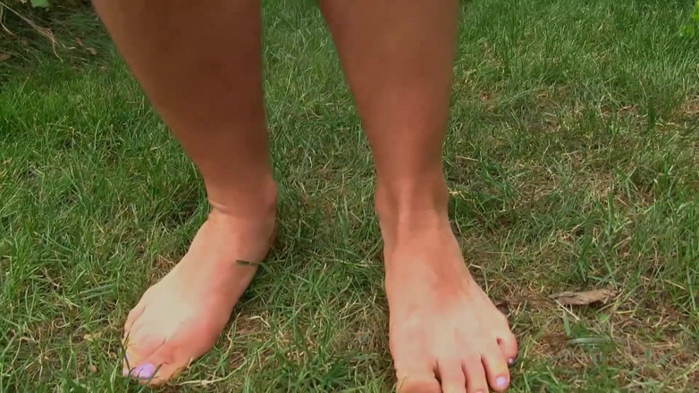 ATK Fans (Hairy): Her Skin and Bush Are Ready to Get Some Sun