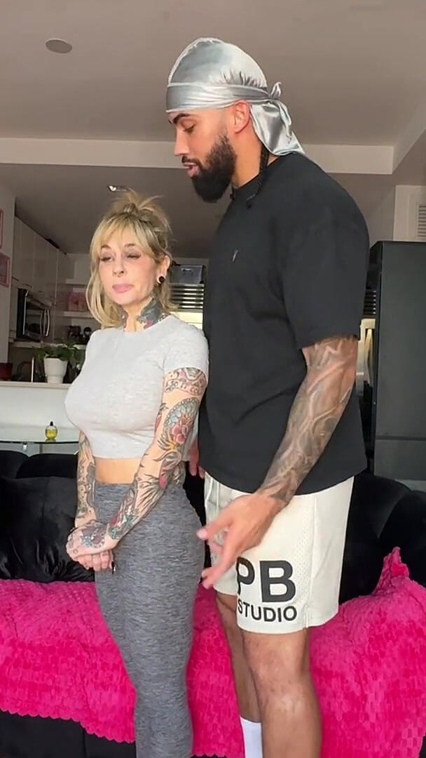 Bianca Bailee: Dois personal trainers com tesão fodem seu cliente