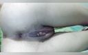 Petra Grifin: Подивіться на мою мокру і сексуальну кицьку!