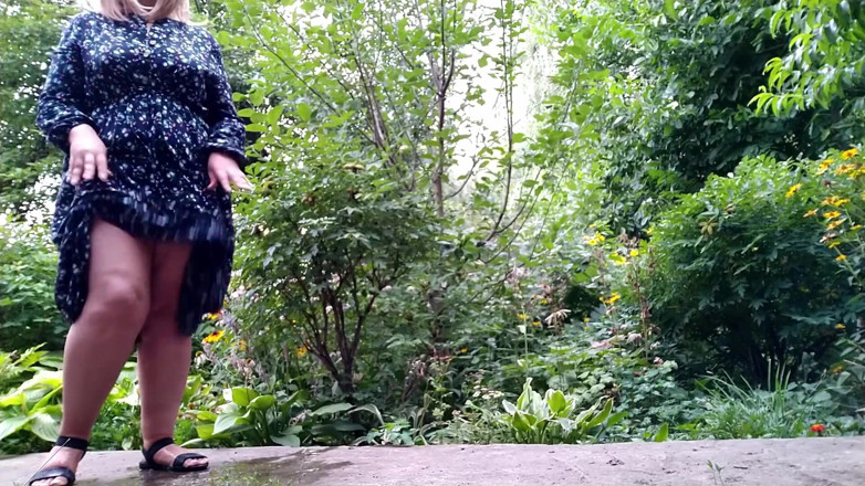 OurFetishLife: Doce sogra ajuda seu genro a fazer xixi e xixi...