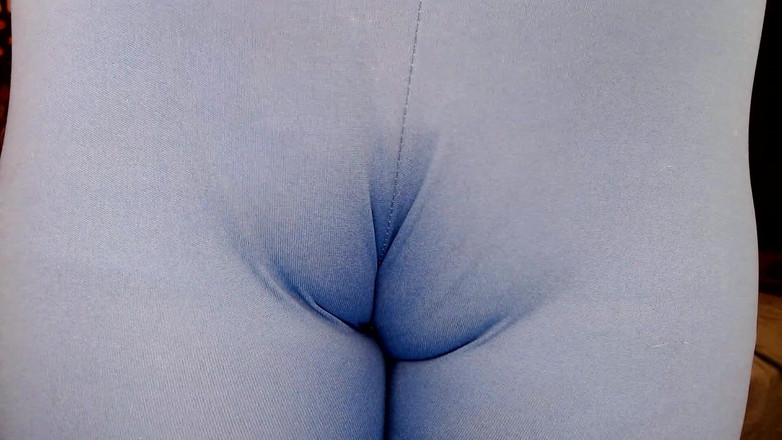 Abby Anna: Cameltoe Besar Halloween Costume