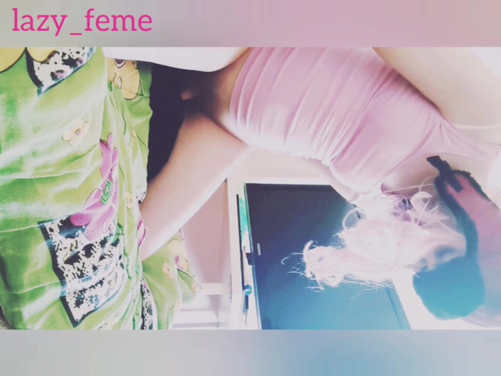 Lazyfeme: 거대한 팬더 장난감과 섹스하는 Sissy 펨보이