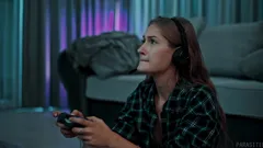 Parasited - Jia Lissa fickt das gehirn aus ihrer gamer-freundin Tiffany tatum