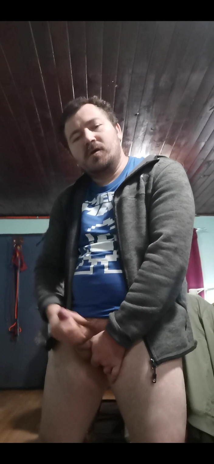 Rokkuman: Masturbation zu hause