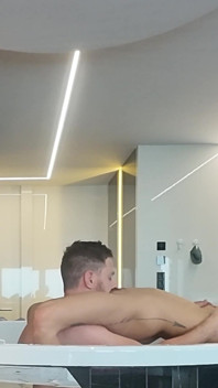 내 안에 사정해 파피이 18살 라티나 핵으로 가는 몸집이 작은 라틴계 여자 - Veronica Leal Jacuzzi