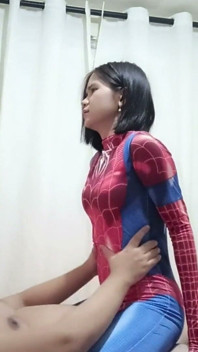 Wanneer Heroes botsen - Peter Fucker neukte Spidergirl