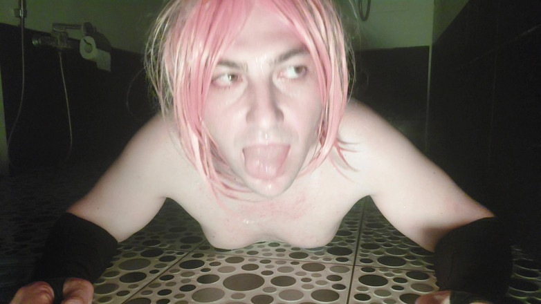 Kitty_Cross: Mooie femboy met bad kleurrijke lichten sfeer grote natuurlijke tieten