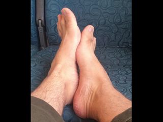 Manly foot: Ризикуючи отримати трах, показуючи мої зморшкуваті підошви на громадському поїзді Vline - громадські ноги - manlyfoot
