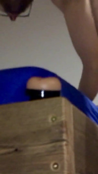Fleshlight'ımı hamile bıraktım, derin titreyen boşalma, arkadan görünüm