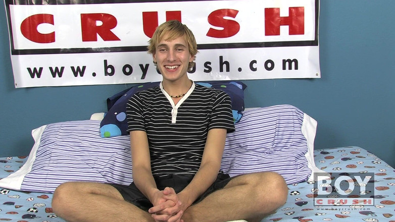 Boy Crush: Wawancara Dean Holland