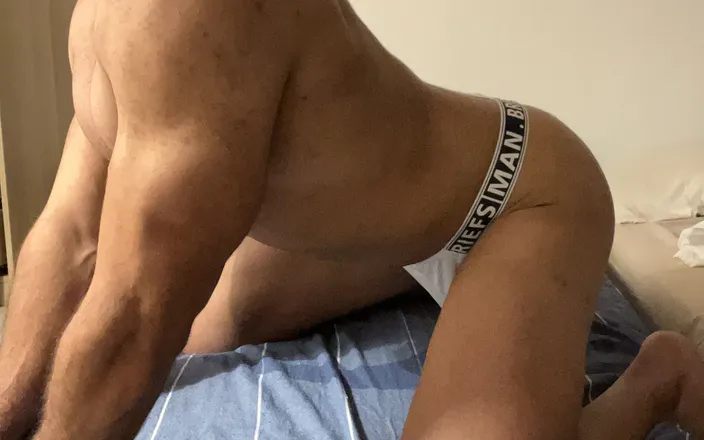 LuNino: Hot Gay Striptease