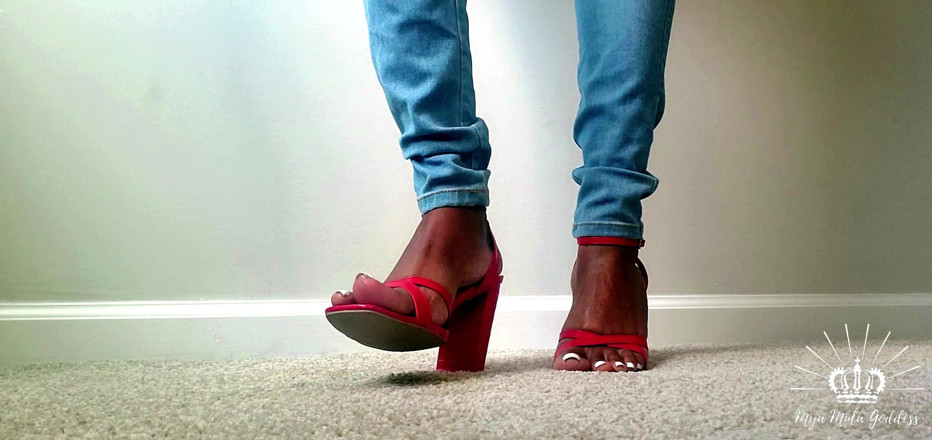 Mya Mula Goddess: Penghinaan menyadap kaki sepatu merah nakal