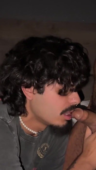 Oudere gespierde dekhengst Tonyb neukt latino slet zonder condoom hardcore anaal