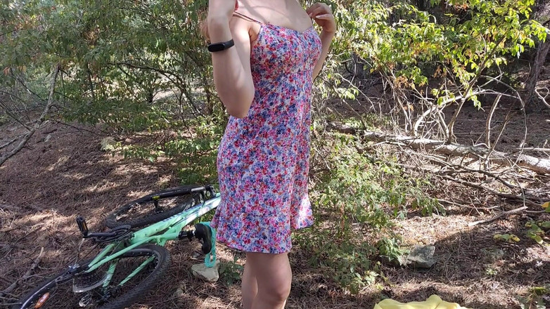 Risky Hairy Couple: ミルフが毛深い秘部で遊ぶ