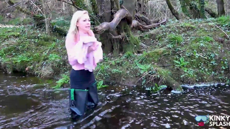 UKCuteGirl Lucy Lauren: Sekretářka v bílých punčochách promáčená ve Waders se pokazila
