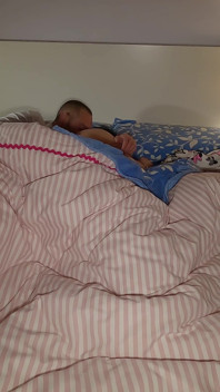 MAMUśka macocha sama w domu rucha pasierba, a on spust w środku.