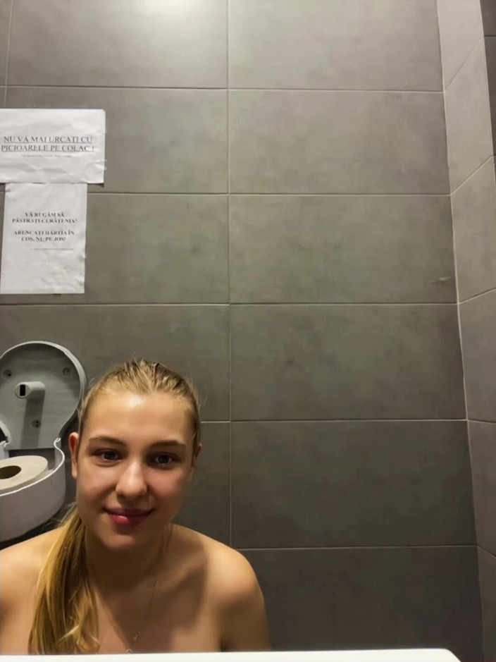 JuiceLussie: Анальний фістинг на публіці