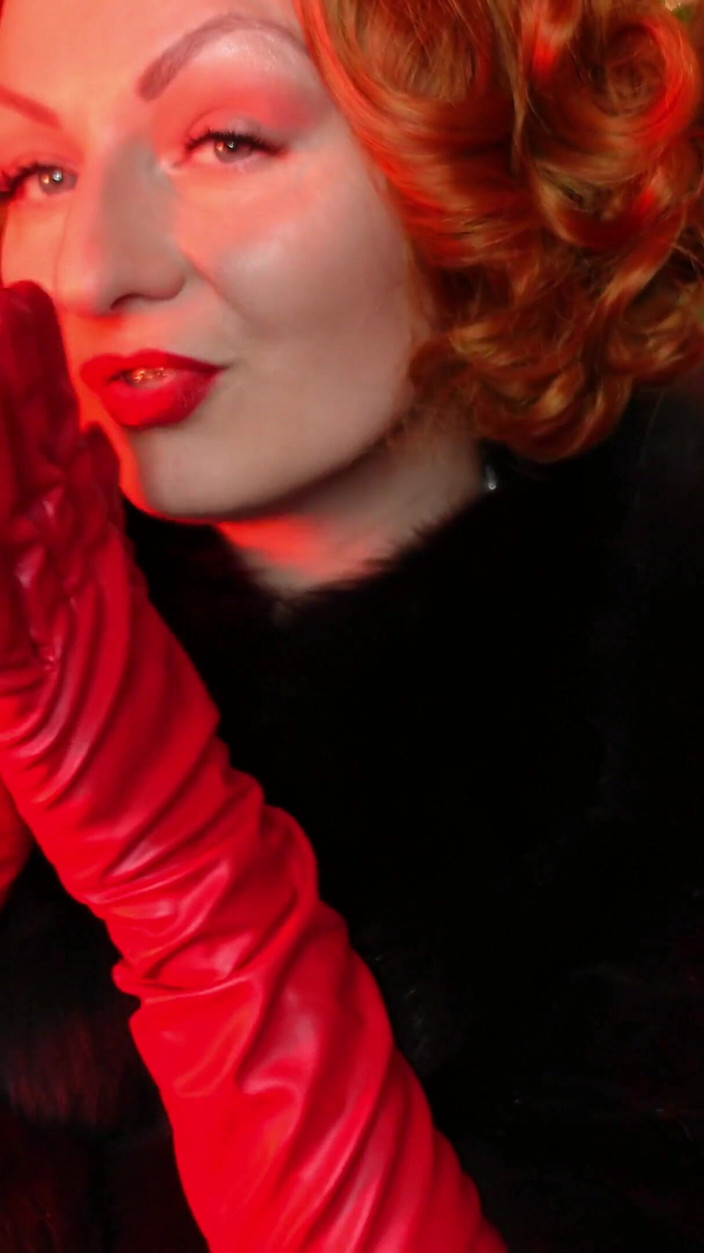 Arya Grander: Fur fetish and long leather gloves pin up MILF