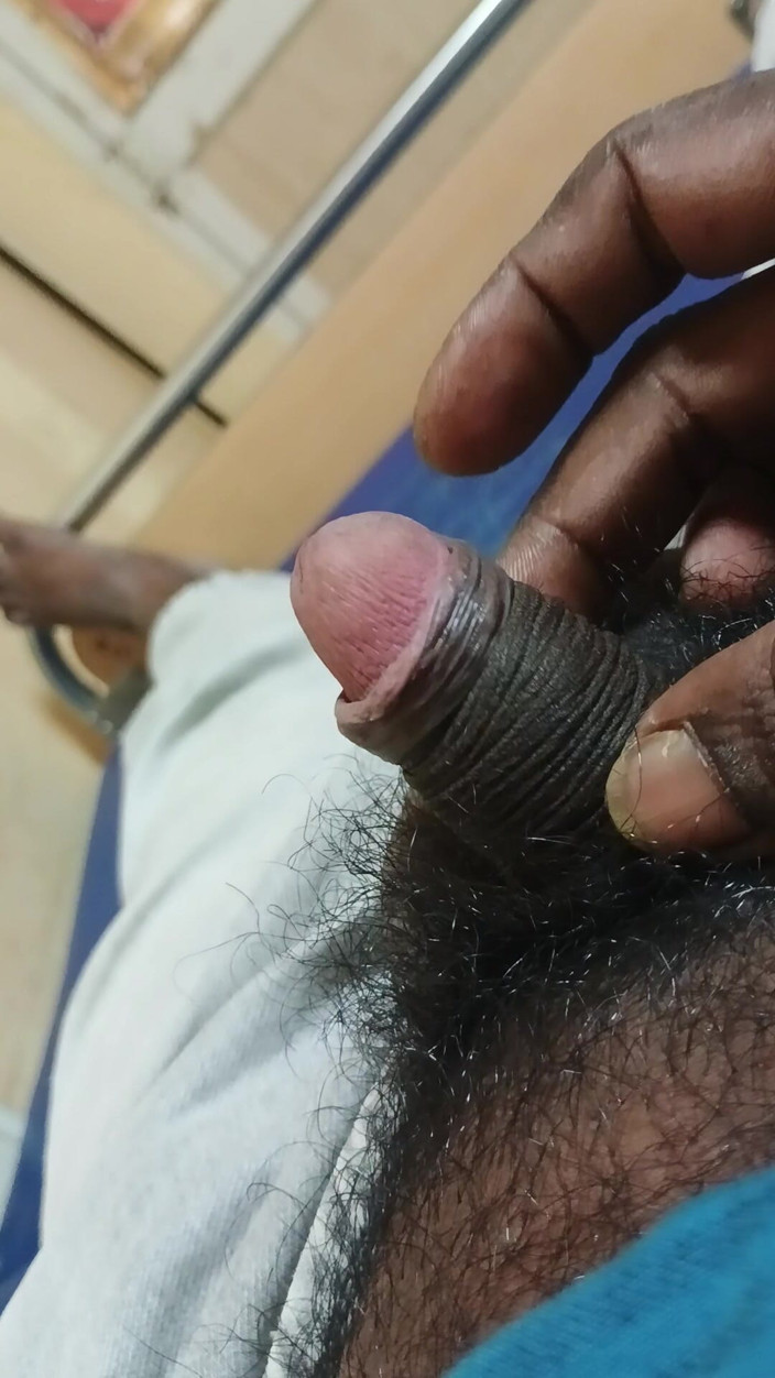 Sebikollam: Ragazzo grande con piccola matita
