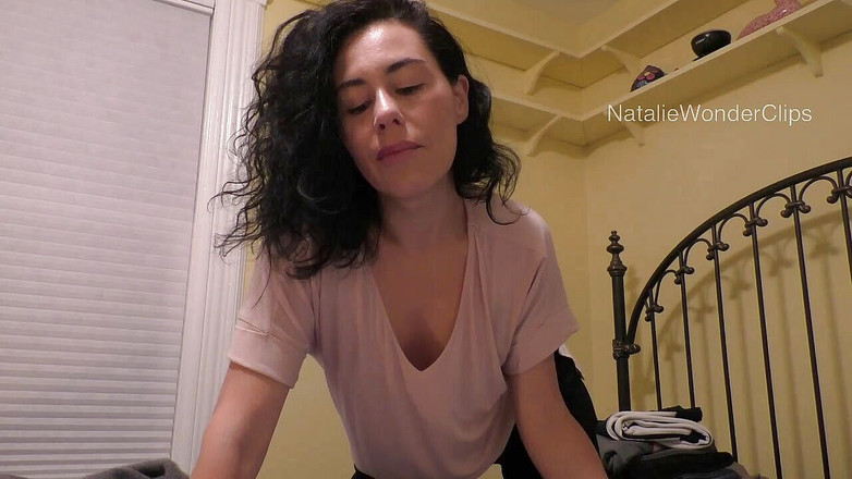 Natalie Wonder: あなたが休んでいる間、継母はあなたのコックを起こしていました