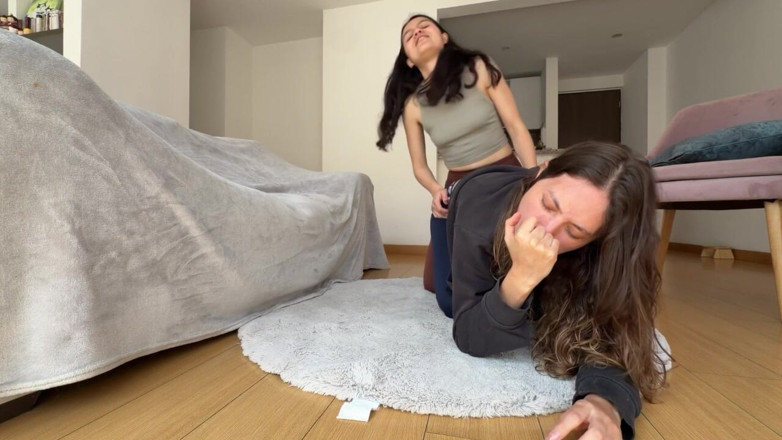 scarlettandc: Dia suka meniduri pantatnya