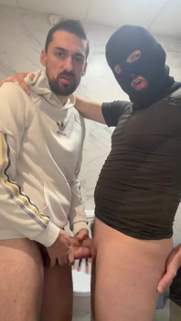 Babam Twink'in Penisini Emiyor Ve Üst Üste 3 Kez Boşalıyor