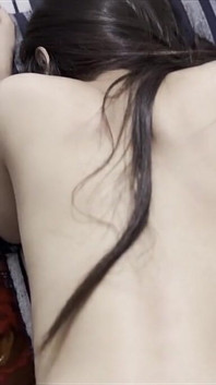 내 작은 이복 여동생과 침대를 공유해
