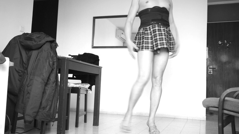 Voyager: Nữ sinh đại học khoe tất cả những nét quyến rũ...