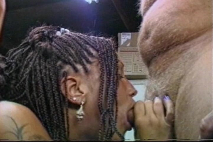 Lovers Of Vintage: Este gangbang vintage vai fazer você gozar mais rápido do...