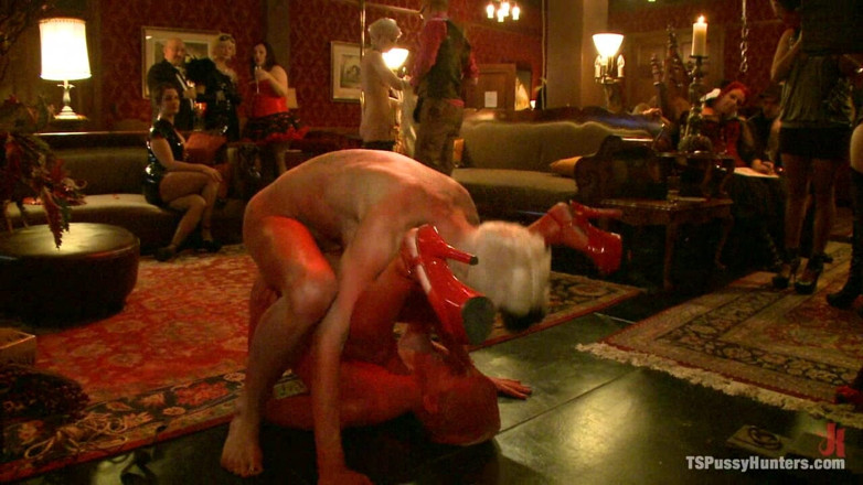 TS Pussy Hunters by Kink: Vergi günü için bonus parti güncellemesi: ts danni daniels ve...