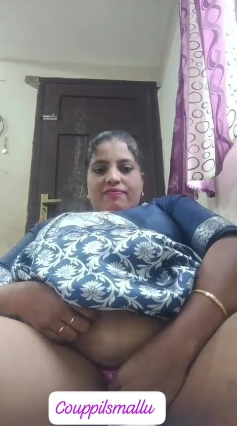 F couppilsmallu: Your Own Aunty, Shining in a Saree