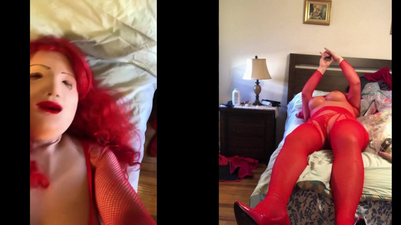 Deanna Doll: Deanna CD Doll tira roupa, consolos e atira sua carga...