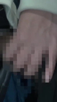 Kalabalık otobüs acelesi. Siyah çoraplı bayan yakın basını hissediyor, kıvrımlar yakın çekimde gözlerini çiziyor - bölüm 2