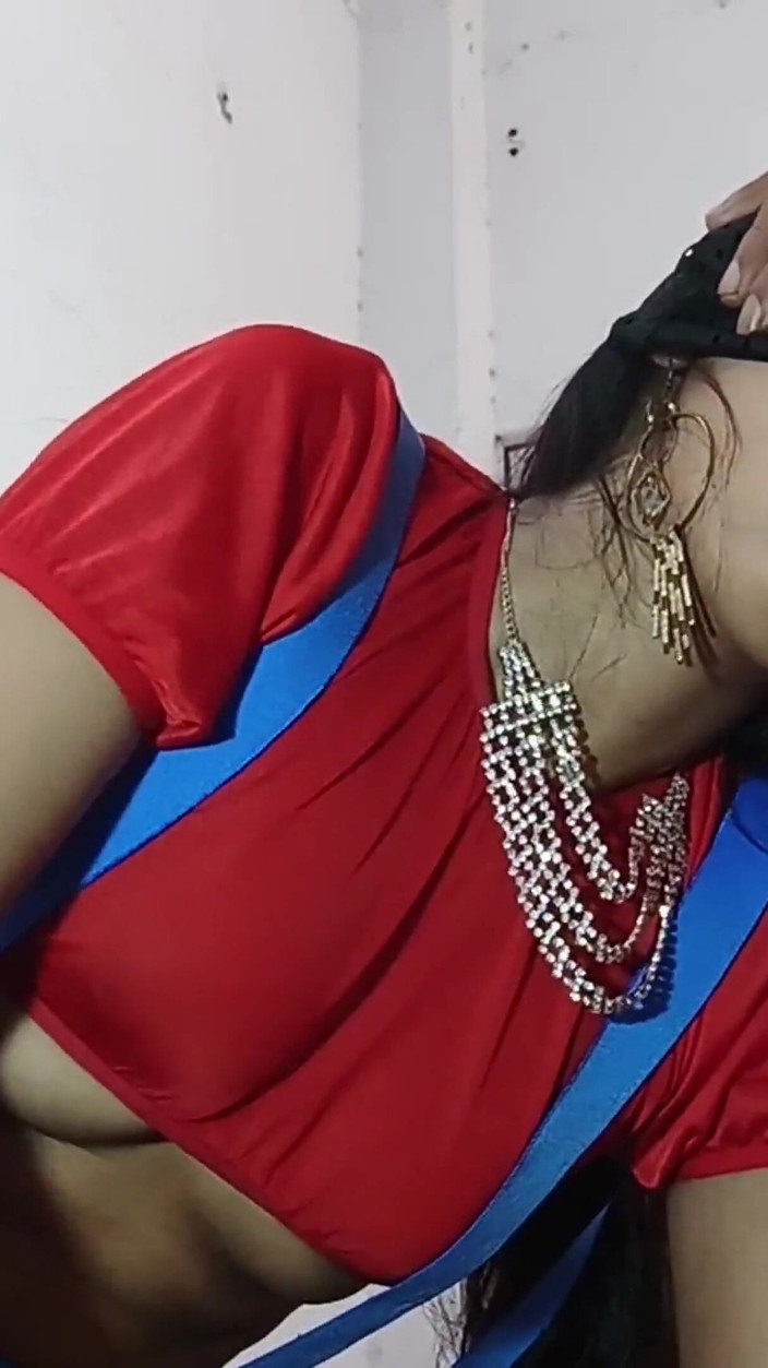 Desi stepfamily: 19 anos, super gostosa, linda chupando