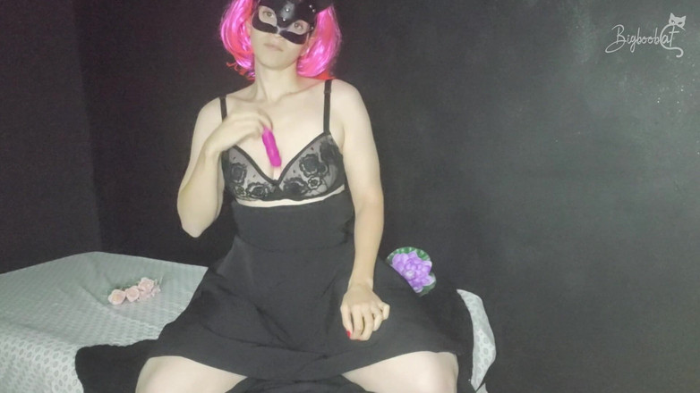 Big boob cat: Ahoj, jsem kotě tvých snů. Chceš si se mnou hrát? Čekám...