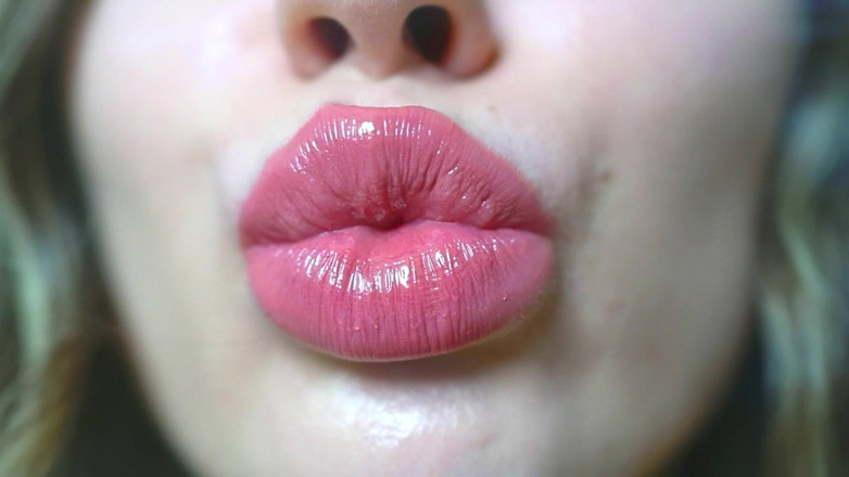 Rarible Diamond: Обнаженный сочный поцелуй