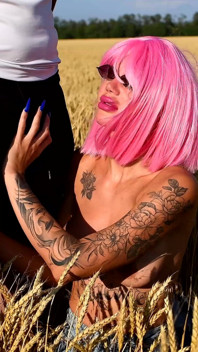 Seksi Barbie Buğday Tarlasında Sakso Çekiyor, Memelere Boşalma, Döl Temizleme Ve Döl Öpüşme
