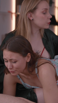 義理の妹が兄をオナニーし、継母が支配的でみんなをセックスさせる