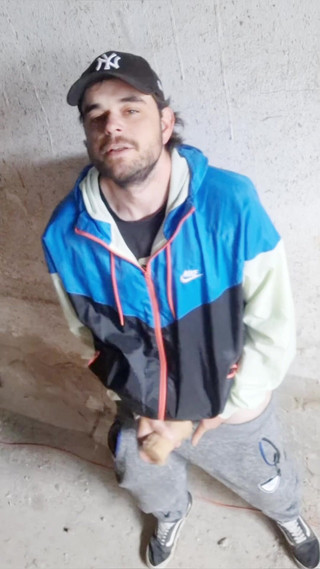 jerkofflover: Vyhoním Si V Opustenej Budove Kde Si Chodievam Masturbovať