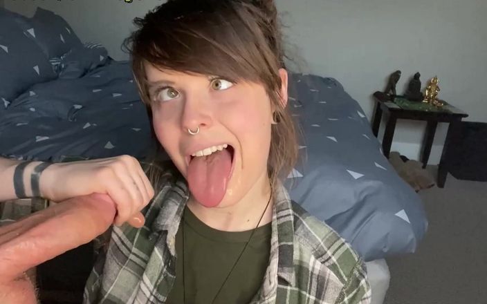 Olivia Jarden: Ahegao, fille baveuse à demi éveillée, cockworship